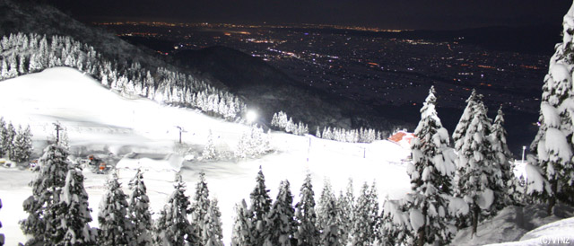 富山県 イオックスアローザ IOX-AROSA スキー場 アサギリコースからのナイター夜景